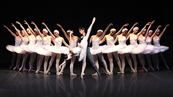 Ballet Clásico de Valencia en El Lago de los Cisnes